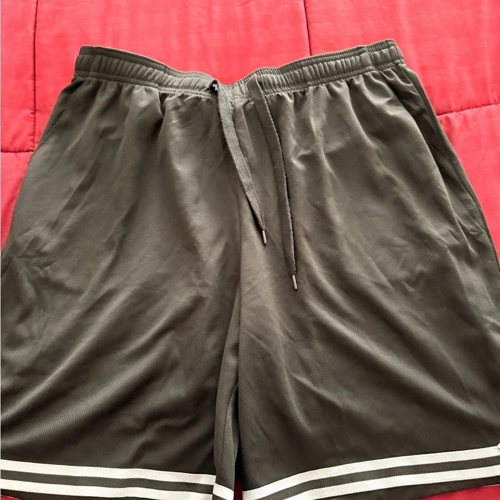 Men's Black Athletic Shorts - Picture 1 of 2